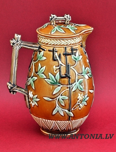 10. Krūze ar vāciņu vīnam