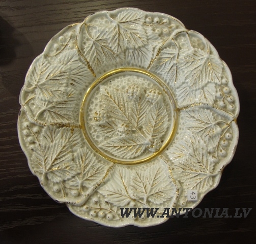 34. Textured plate with flowers