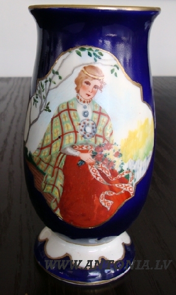 13. Vāze. Tautumeita bērzu birzī 