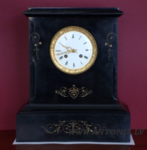 Melna marmora pulkstenis