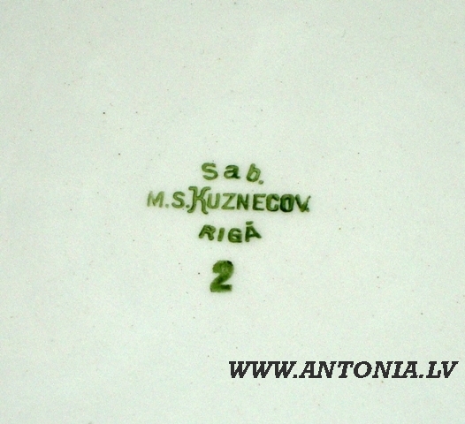 A decorative plate (owl)