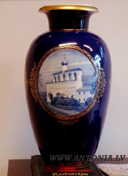 A Large Porcelain vase