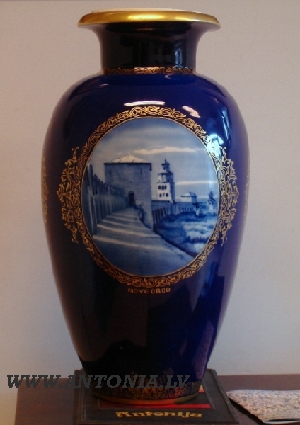 A Large Porcelain vase