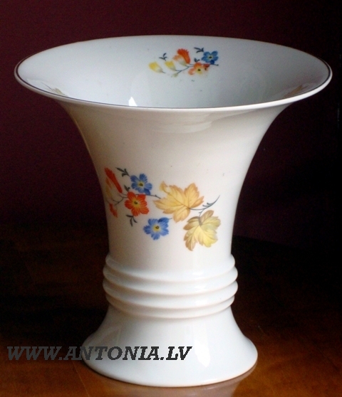 Ваза с сине-оранжевым цветочным узором