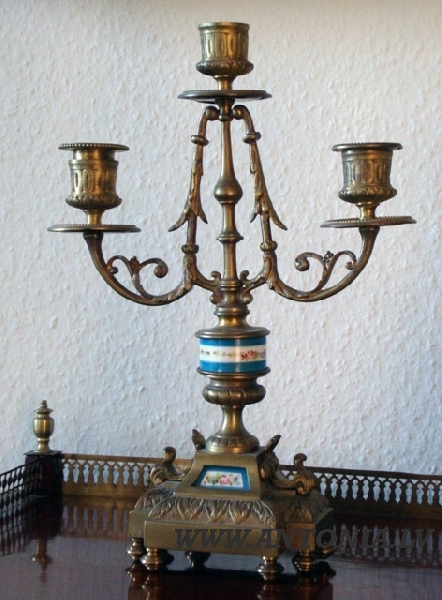 Часы с подсвечниками