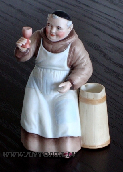 Монах с бокалом вина