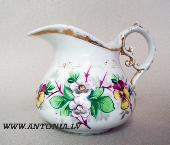 Сливочник с цветамы