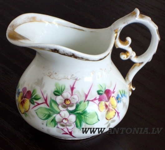 Сливочник с цветамы