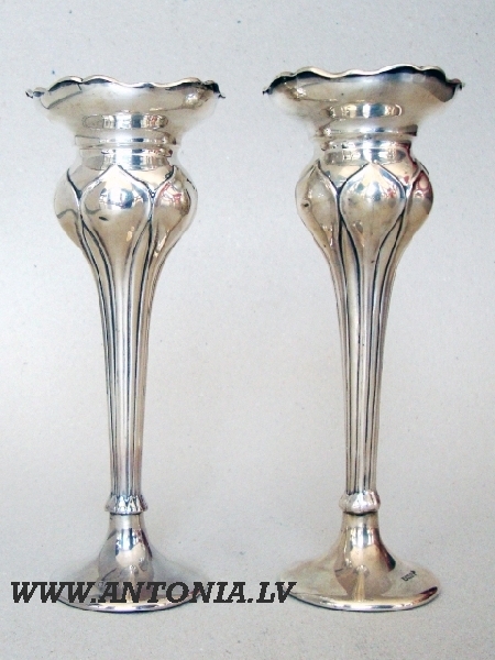 Walker&Hall. Серебряные вазы - пара