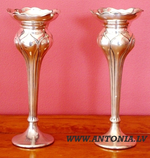 Walker&Hall. Серебряные вазы - пара