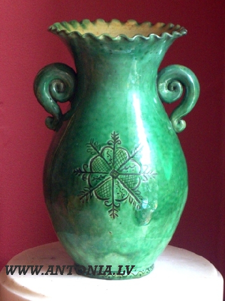 Зеленая ваза