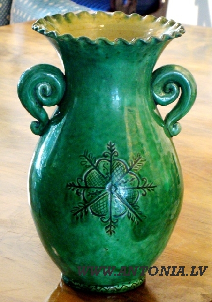 Зеленая ваза