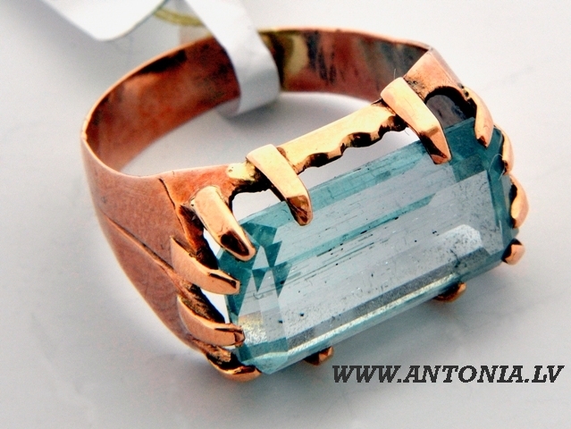 Ring with aquamarine