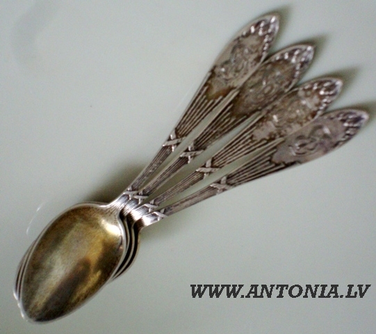 Set for 4 persons with 4 spoons