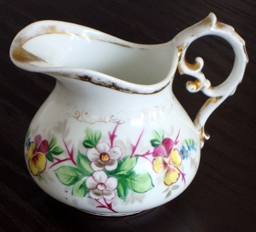 Сливочник с цветамы