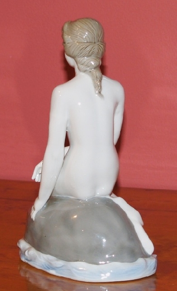 У моря