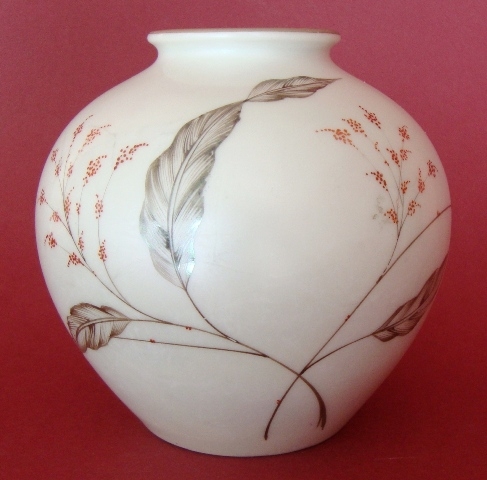 Ваза с мотивом травы