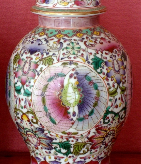 Chinese vase with lid - a couple